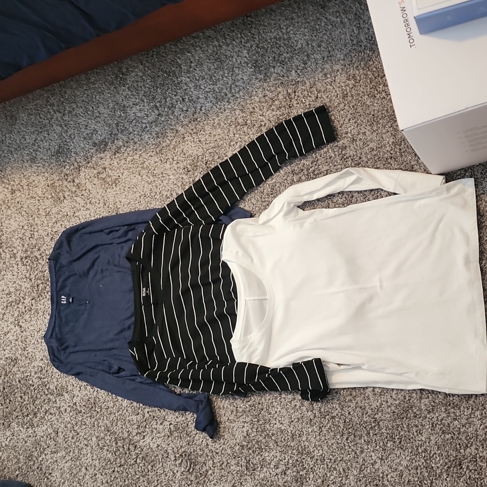 Lot of 3 ladies long aleeve tshirts size med